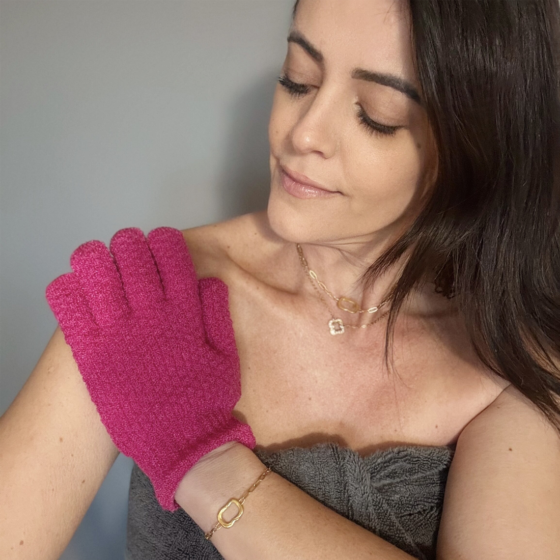 Dark Pink Exfoliating Bath Gloves